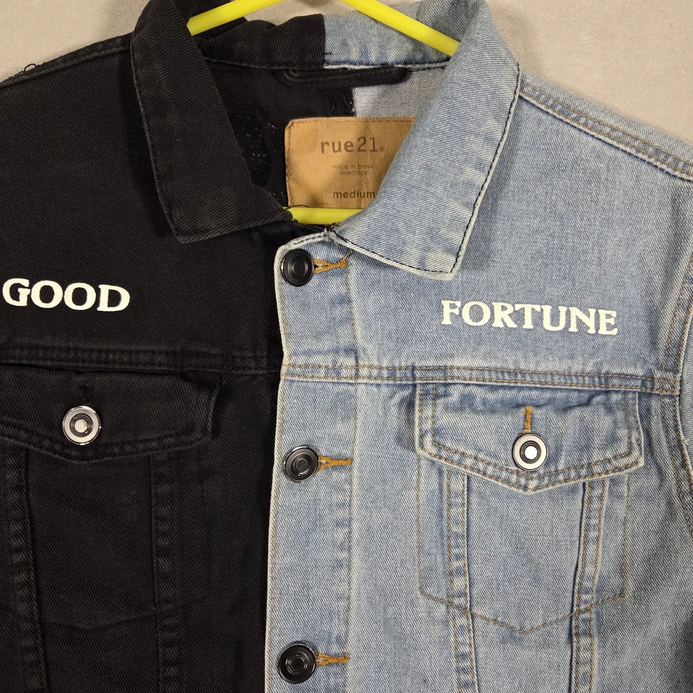 Rue 21 two-toned denim jacket with "GOOD FORTUNE" lettering (M298) - Picture 3 of 12